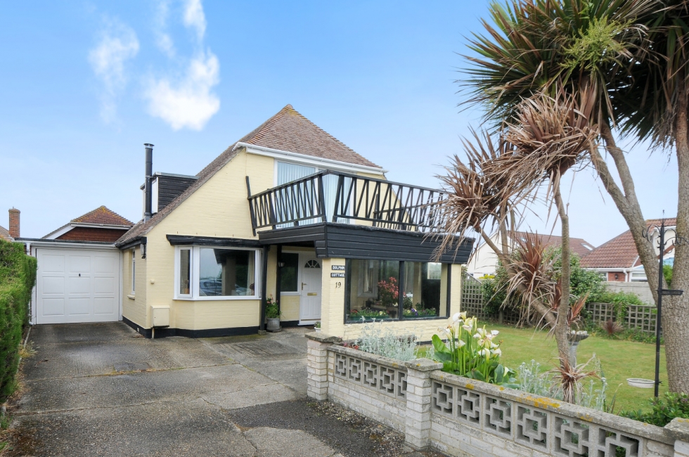Property for Sale, East Wittering Dolphin Cottage Baileys Estate Agent